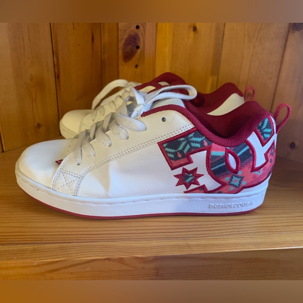 DC Limited Edition Embroidered White Leather Sneaker Court Graffik SE Skate Shoe